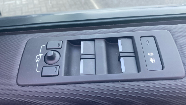 Land Rover Discovery 3.0 D300 Dynamic SE 5dr Auto Diesel Station Wagon